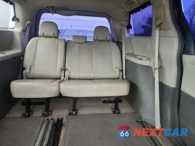 Zdjęcie 10 z 12 samochodu: 2014 TOYOTA SIENNA XLE 8-PASSENGER VIN:5TDYK3DCXES444333 - miniatura