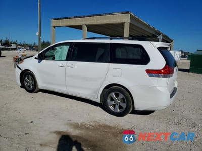 Drugie zdjęcie samochodu z przodu: 2014 TOYOTA SIENNA LE VIN:5TDKK3DC5ES500068 - miniatura
