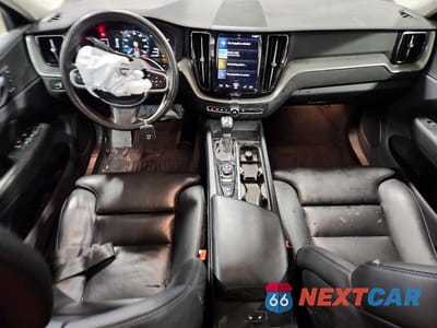 Zdjęcie 8 z 12 samochodu: 2019 VOLVO XC60 T5 VIN:LYV102RK9KB191668 - miniatura