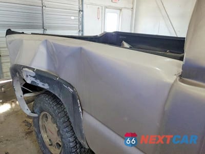 Zdjęcie 10 z 12 samochodu: 2003 GMC NEW SIERRA K1500 VIN:1GTEK14V03Z223148 - miniatura