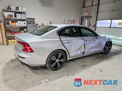 Trzecie zdjęcie samochodu z tyłu: 2022 VOLVO S60 B5 INSCRIPTION VIN:7JRL12TL4NG162421 - miniatura