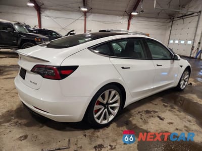 Trzecie zdjęcie samochodu z tyłu: 2021 TESLA MODEL 3 VIN:5YJ3E1EC2MF926480 - miniatura