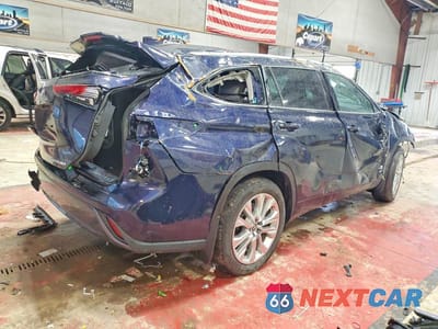 Trzecie zdjęcie samochodu z tyłu: 2023 TOYOTA HIGHLANDER VIN:5TDKDRBHXPS527538 - miniatura