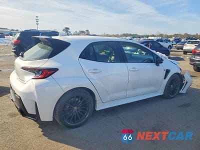 Trzecie zdjęcie samochodu z tyłu: 2025 TOYOTA GR COROLLA PREMIUM VIN:JTNABAAE1SA021995 - miniatura