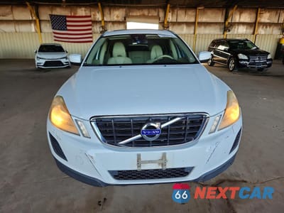 Piąte zdjęcie samochodu w środku: 2013 VOLVO XC60 3.2 VIN:YV4952DL1D2388758 - miniatura