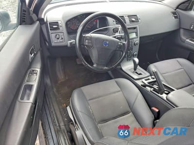 Zdjęcie 8 z 11 samochodu: 2010 VOLVO C30 T5 VIN:YV1672MK3A2173489 - miniatura