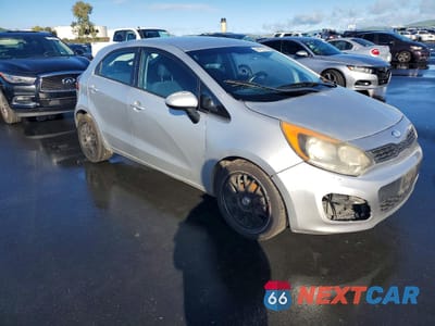 Czwarte zdjęcie samochodu z boku: 2013 KIA RIO 5-DOOR LX VIN:KNADM5A33D6225606 - miniatura