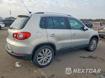 Trzecie zdjęcie samochodu z tyłu: 2011 VOLKSWAGEN TIGUAN S VIN:WVGBV7AX0BW538451 - miniatura