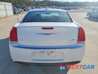 Zdjęcie 6 z 11 samochodu: 2019 CHRYSLER 300 LIMITED VIN:2C3CCAKG1KH528797 - miniatura