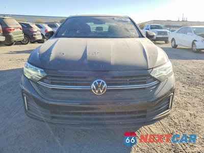 Piąte zdjęcie samochodu w środku: 2024 VOLKSWAGEN JETTA SPORT VIN:3VWBM7BU5RM066945 - miniatura