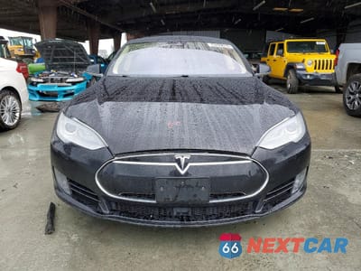 Piąte zdjęcie samochodu w środku: 2015 TESLA MODEL S VIN:5YJSA1E26FF119784 - miniatura