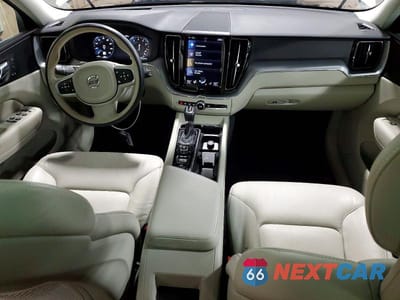 Zdjęcie 8 z 12 samochodu: 2018 VOLVO XC60 T5 MOMENTUM VIN:YV4102RK1J1089509 - miniatura