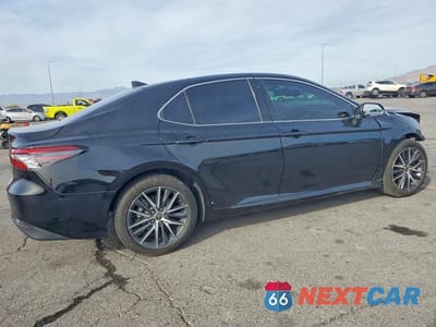 Trzecie zdjęcie samochodu z tyłu: 2022 TOYOTA CAMRY HYBRID XLE VIN:4T1F31AK8NU583906 - miniatura