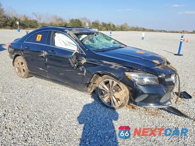 Czwarte zdjęcie samochodu z boku: 2018 MERCEDES BENZ CLA 250 4MATIC VIN:WDDSJ4GB8JN614342 - miniatura