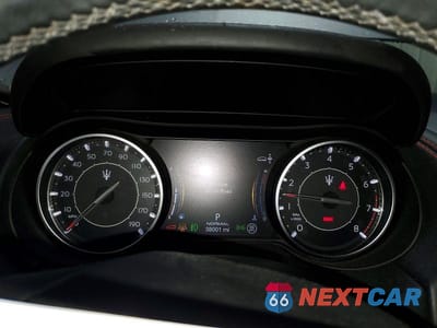 Zdjęcie 9 z 11 samochodu: 2022 MASERATI LEVANTE BASE VIN:ZN661XUA1NX383530 - miniatura