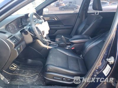 Zdjęcie 7 z 11 samochodu: 2017 HONDA ACCORD SPORT VIN:1HGCR2F5XHA297173 - miniatura
