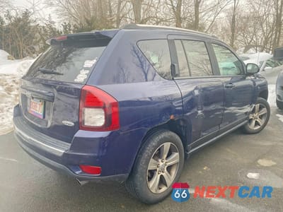 Czwarte zdjęcie samochodu z boku: 2016 JEEP COMPASS LATITUDE VIN:1C4NJDEB0GD598842 - miniatura