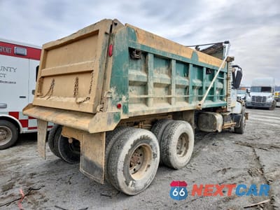 Czwarte zdjęcie samochodu z boku: 2013 VOLVO VHD DUMP TRUCK VIN:4V5KC9EG6DN146650 - miniatura