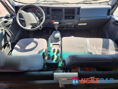 Zdjęcie 8 z 13 samochodu: 2019 ISUZU NPR HD CREW CAB FLATBED TRUCK VIN:54DC4J1B6KS813210 - miniatura