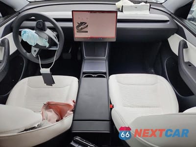 Zdjęcie 8 z 12 samochodu: 2026 TESLA MODEL Y VIN:7SAYGDEE8TF365626 - miniatura