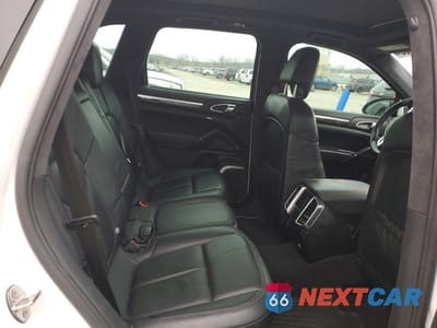 Zdjęcie 11 z 13 samochodu: 2013 PORSCHE CAYENNE GTS VIN:WP1AD2A25DLA71668 - miniatura