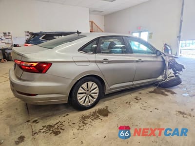 Trzecie zdjęcie samochodu z tyłu: 2020 VOLKSWAGEN JETTA S VIN:3VWC57BU1LM082360 - miniatura