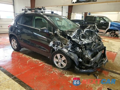 Czwarte zdjęcie samochodu z boku: 2020 CHEVROLET TRAX 1LT VIN:3GNCJPSB0LL212333 - miniatura