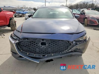 Piąte zdjęcie samochodu w środku: 2019 MAZDA 3 VIN:3MZBPABLXKM113548 - miniatura