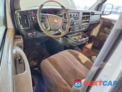 Zdjęcie 8 z 13 samochodu: 2014 CHEVROLET EXPRESS G2500 VIN:1GCWGFBA4E1130573 - miniatura