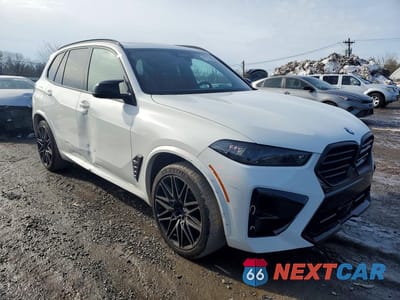 Czwarte zdjęcie samochodu z boku: 2025 BMW X5 M COMPETITION VIN:5YM13ET01S9X48685 - miniatura