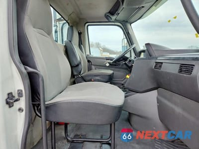 Piąte zdjęcie samochodu w środku: 2019 INTERNATIONAL RH613 SEMI TRUCK VIN:3HSDXTZNXKN387591 - miniatura