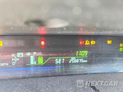 Zdjęcie 9 z 12 samochodu: 2012 TOYOTA PRIUS V VIN:JTDZN3EU9C3104298 - miniatura