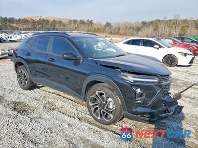 Czwarte zdjęcie samochodu z boku: 2024 CHEVROLET TRAX 2RS VIN:KL77LJE21RC099572 - miniatura