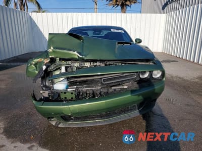 Piąte zdjęcie samochodu w środku: 2020 DODGE CHALLENGER SXT VIN:2C3CDZAG8LH152310 - miniatura