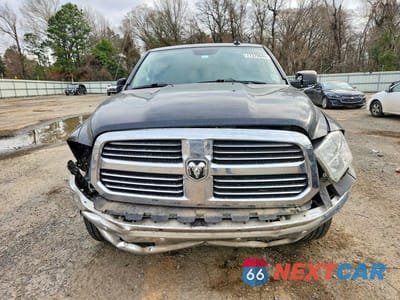Piąte zdjęcie samochodu w środku: 2017 RAM 1500 SLT VIN:3C6RR6LT8HG668519 - miniatura