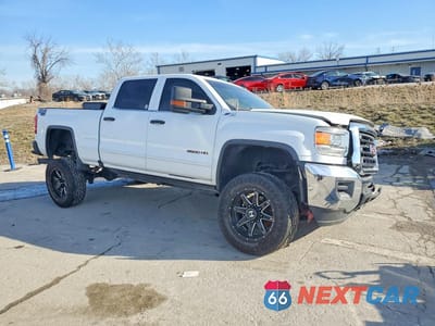 Czwarte zdjęcie samochodu z boku: 2017 GMC SIERRA K2500 SLE VIN:1GT12SEG6HF136383 - miniatura