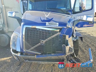 Zdjęcie 7 z 10 samochodu: 2018 VOLVO VNL SEMI TRUCK VIN:4V4NC9EH1JN888914 - miniatura