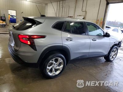 Trzecie zdjęcie samochodu z tyłu: 2024 CHEVROLET TRAX LS VIN:KL77LFE29RC081978 - miniatura