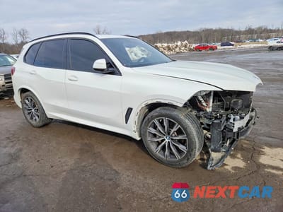 Czwarte zdjęcie samochodu z boku: 2021 BMW X5 XDRIVE40I VIN:5UXCR6C06M9D77968 - miniatura