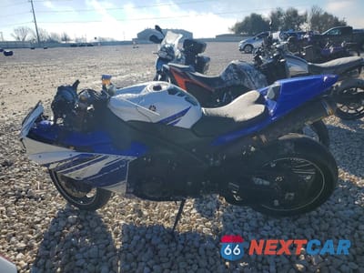 Trzecie zdjęcie samochodu z tyłu: 2014 YAMAHA YZFR1 VIN:JYARN23E5EA018017 - miniatura