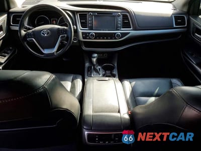 Zdjęcie 8 z 13 samochodu: 2017 TOYOTA HIGHLANDER VIN:5TDKZRFH1HS523942 - miniatura