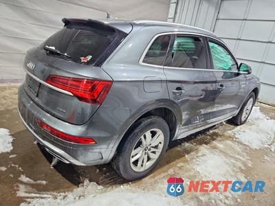 Trzecie zdjęcie samochodu z tyłu: 2024 AUDI Q5 PREMIUM 45 VIN:WA1GAAFYXR2110676 - miniatura