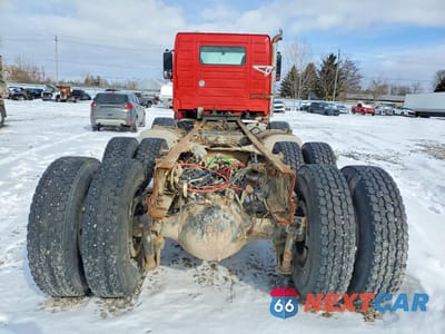 Zdjęcie 6 z 10 samochodu: 2015 VOLVO VHD VIN:4V5K99EJ7FN179489 - miniatura