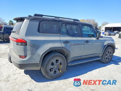 Trzecie zdjęcie samochodu z tyłu: 2024 LEXUS GX 550 PREMIUM/PREMIUM+ VIN:JTJTBCDX0R5007754 - miniatura