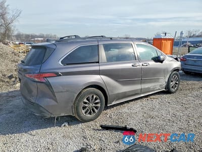 Trzecie zdjęcie samochodu z tyłu: 2021 TOYOTA SIENNA XLE VIN:5TDYRKEC6MS028704 - miniatura