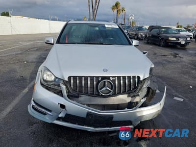 Piąte zdjęcie samochodu w środku: 2014 MERCEDES-BENZ C 250 VIN:WDDGF4HB5ER308865 - miniatura