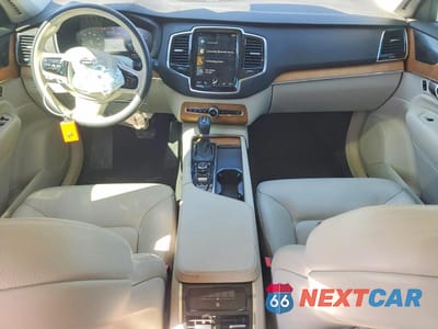 Zdjęcie 8 z 12 samochodu: 2021 VOLVO XC90 T6 MOMENTUM VIN:YV4A22PK1M1721894 - miniatura