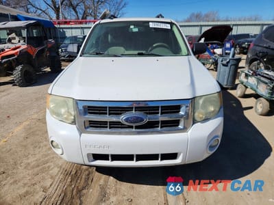 Piąte zdjęcie samochodu w środku: 2008 FORD ESCAPE XLT VIN:1FMCU03148KD67601 - miniatura