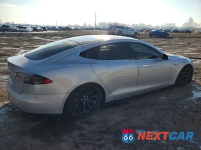 Trzecie zdjęcie samochodu z tyłu: 2015 TESLA MODEL S VIN:5YJSA1E4XFF116419 - miniatura