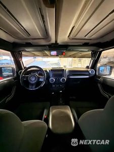 Zdjęcie 9 z 10 samochodu: 2012 JEEP WRANGLER UNLIMITED SAHARA VIN:1C4BJWEG9CL104004 - miniatura